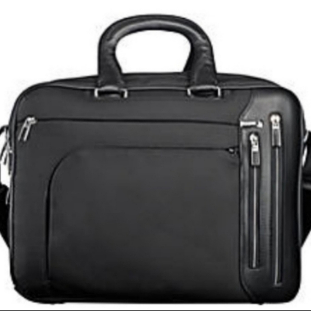 Tumi Arrivé T-Pass Kennedy Expandable Deluxe Brief Laptop Carryall Brief…